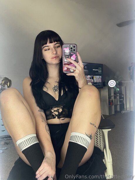 Naken lekkede OnlyFans-bilde av Thetattedfairy
