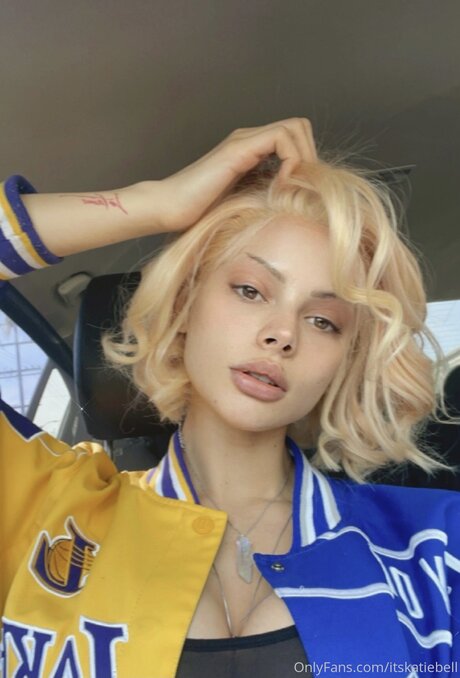 Naken lekkede OnlyFans-bilde av Itskatiebell