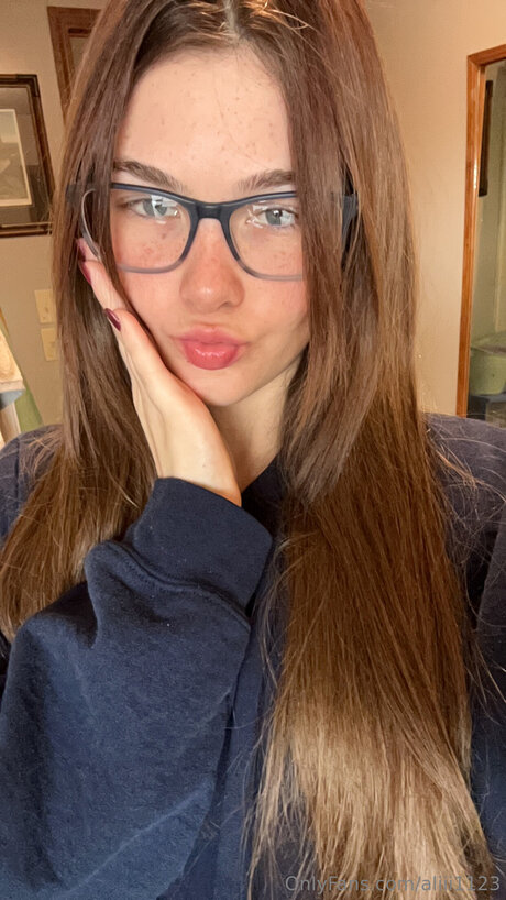 Naken lekkede OnlyFans-bilde av Aliii1123