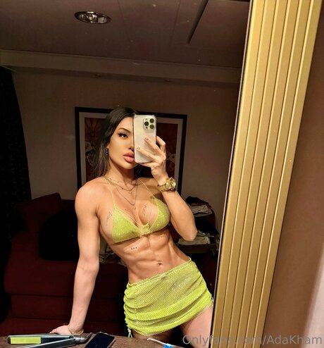 Foto di nudo di fuga di OnlyFans di Adakham