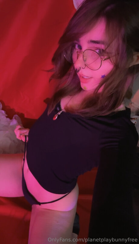Naakte gelekte OnlyFans-foto van Planetplaybunnyfree