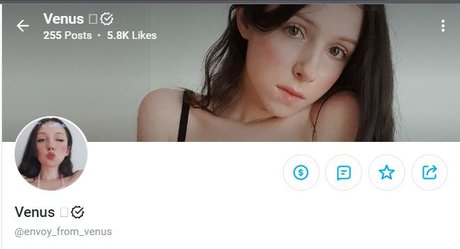 Naken lekkede OnlyFans-bilde av Venus