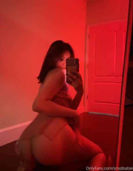 Nahá fotka uniklých OnlyFans od Smolbabie