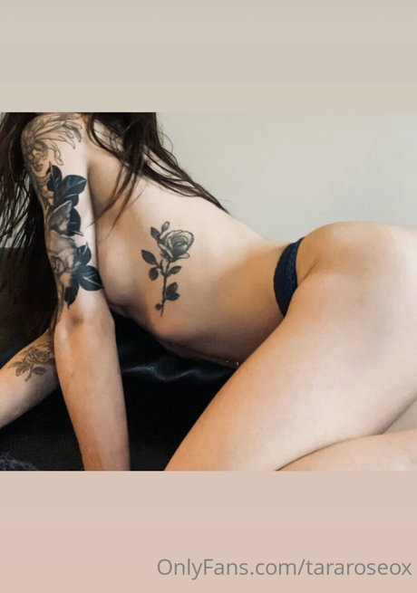 Naakte gelekte OnlyFans-foto van Tara Rose