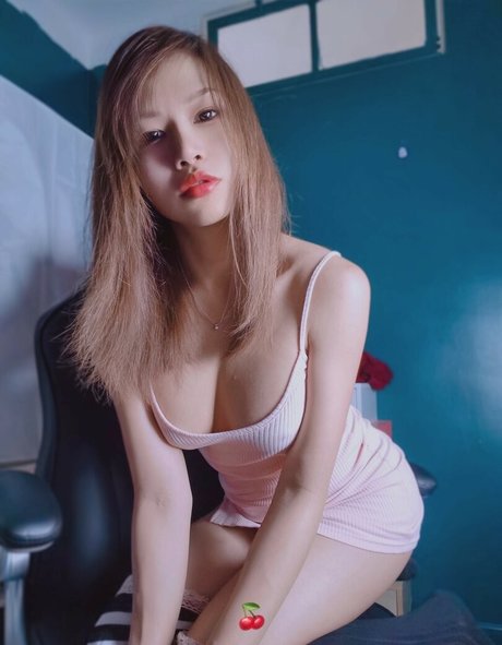 Обнаженная фотография утечки OnlyFans от Cherry Hotwife