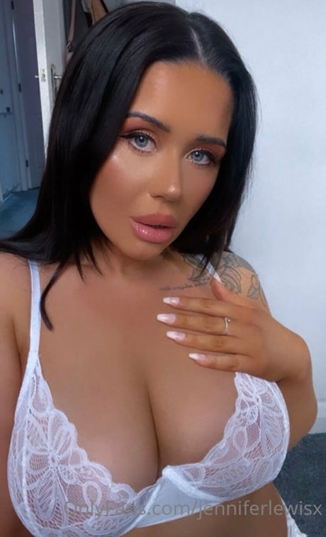 Naken lekkede OnlyFans-bilde av Jenny Lewis
