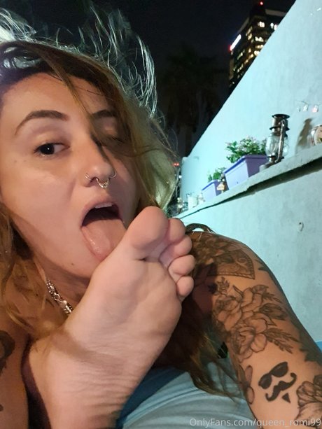 Alaston vuotanut OnlyFans-kuva Mistress Romi