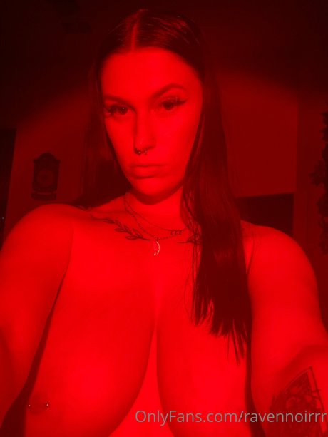 Naken lekkede OnlyFans-bilde av Ravennoirrr