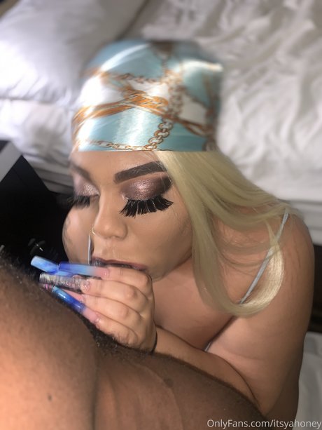 Nahá fotka uniklých OnlyFans od Honeyytheeater
