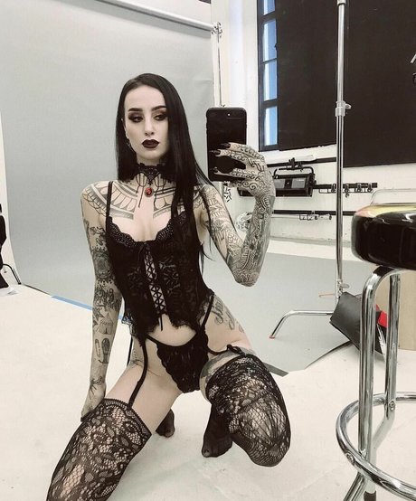 Nahá fotka uniklých OnlyFans od Emma Vauxdevil