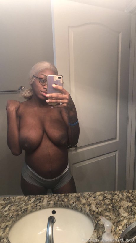 Naken läckt OnlyFans-bild av Barbie Bugatti