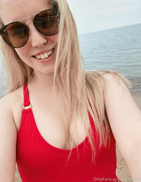 Nahá fotka uniklých OnlyFans od Blueellad