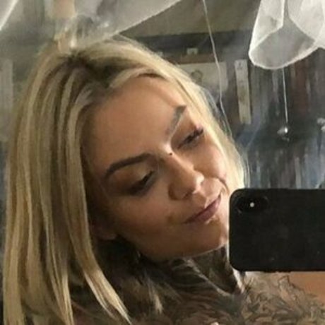 Naken läckt OnlyFans-bild av Nikky French