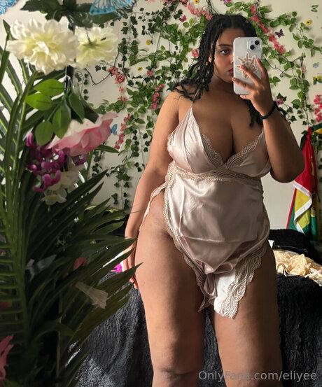 Nahá fotka uniklých OnlyFans od Eliyee