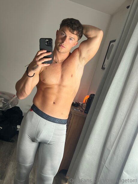Naken lekkede OnlyFans-bilde av Bigbulgetom