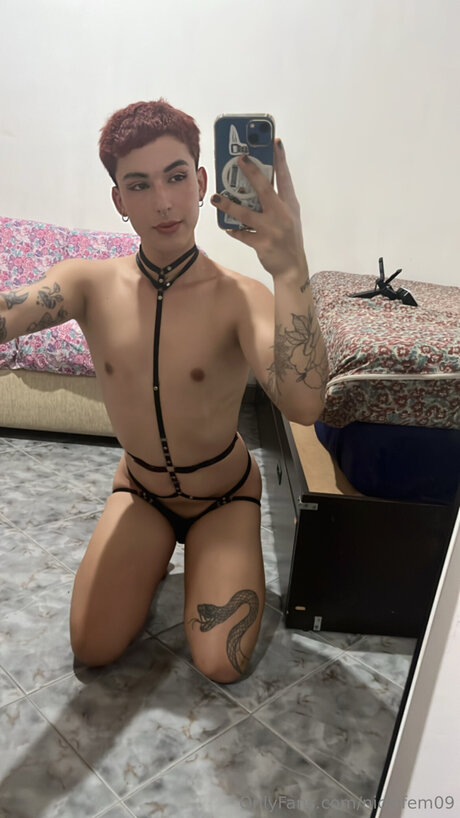 Naakte gelekte OnlyFans-foto van Nickifem09
