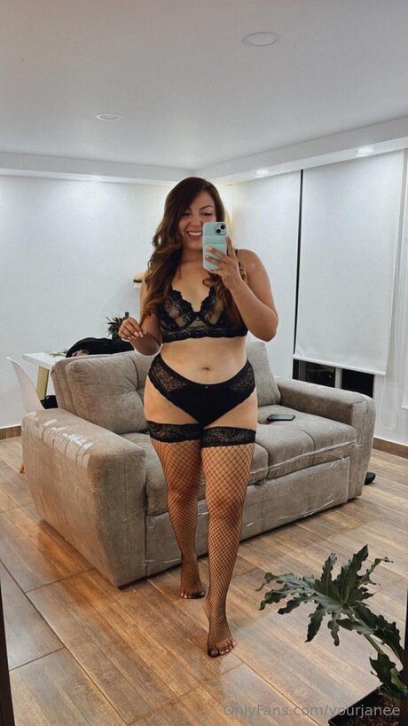 Naken lekkede OnlyFans-bilde av Yourjanee