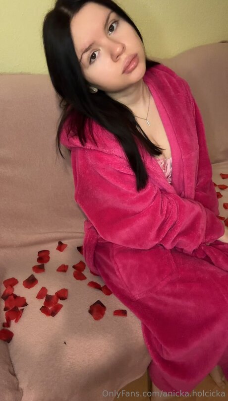 Naken lekkede OnlyFans-bilde av Anicka Holcicka