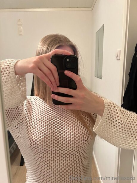 Naken lekkede OnlyFans-bilde av Minellaxoxo