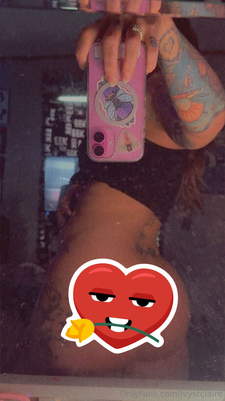 Foto di nudo di fuga di OnlyFans di Ivystclaire