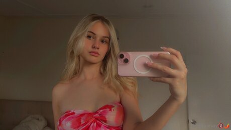 Naken lekkede OnlyFans-bilde av Briella May