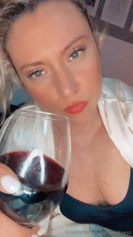 Обнаженная фотография утечки OnlyFans от Zarawellness