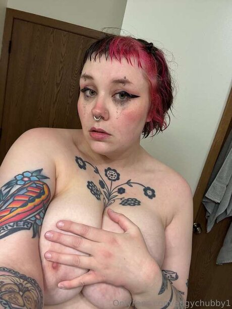 Nahá fotka uniklých OnlyFans od Edgychubby1