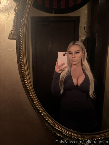 Naken lekkede OnlyFans-bilde av Kyliepagevip