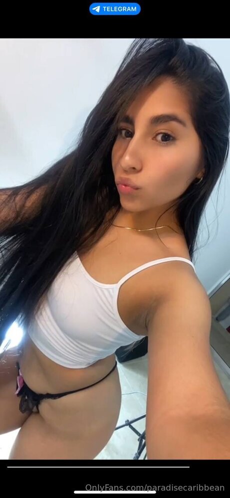 Naken lekkede OnlyFans-bilde av Paradisecaribbean