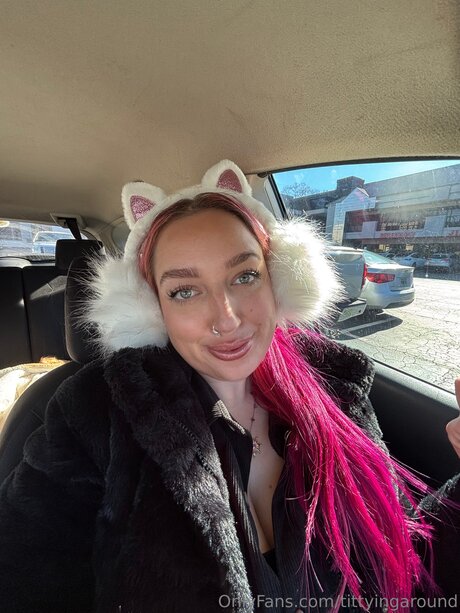 Naken lekkede OnlyFans-bilde av Tittyingaround
