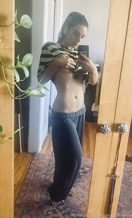 Naakte gelekte OnlyFans-foto van Catherine