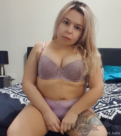 Обнаженная фотография утечки OnlyFans от Mini Babe