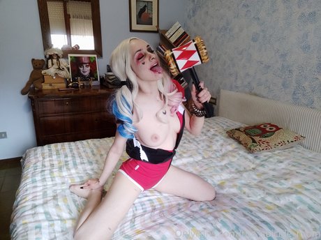 Naken läckt OnlyFans-bild av The Suicide Room