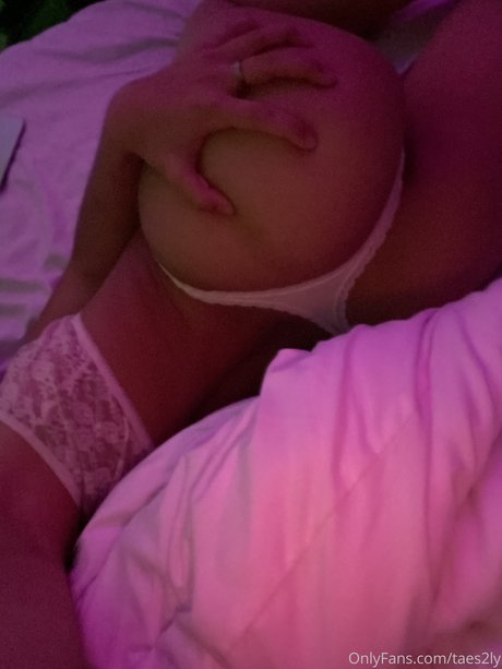 Nacktes geleaktes OnlyFans-Foto von Ajtaes Taes2ly