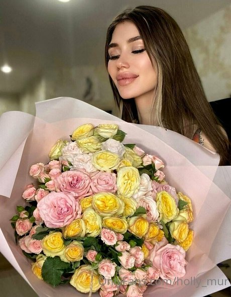 Alasti lekkinud OnlyFans-i pilt Holly Mur