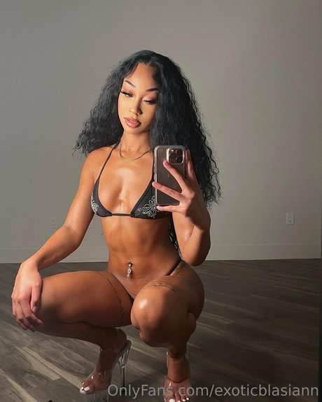 Foto di nudo di fuga di OnlyFans di Exoticblasiann