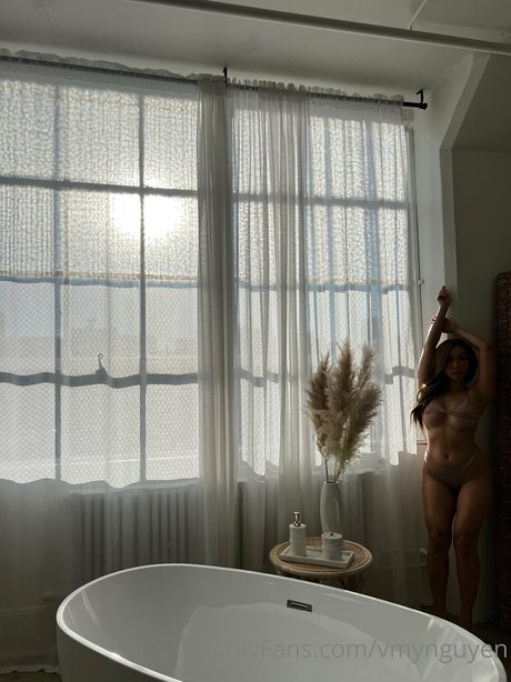Naken lekkede OnlyFans-bilde av Victoria Nguyen
