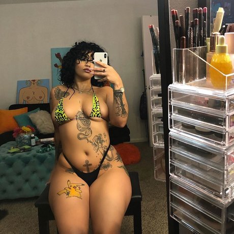 Nahá fotka uniklých OnlyFans od Lilie Leahndra