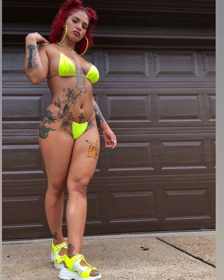 Naken lekkede OnlyFans-bilde av Lilie Leahndra