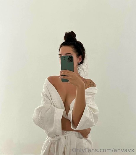 Ana Vavx