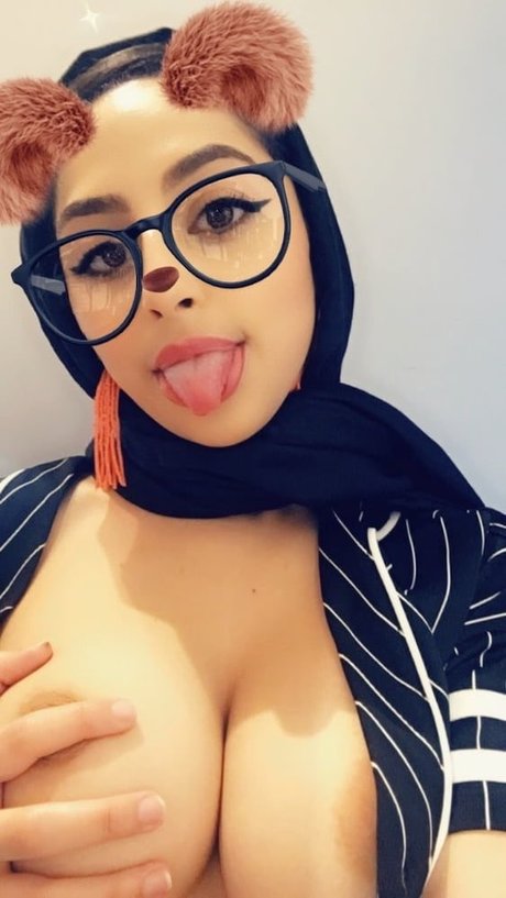 Naken läckt OnlyFans-bild av Bella Jameel