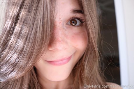 Foto di nudo di fuga di OnlyFans di Faery Fawn