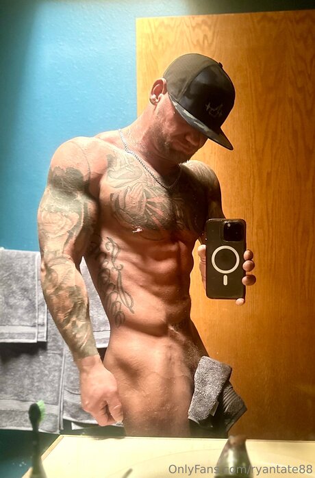 Alaston vuotanut OnlyFans-kuva Ryantate88