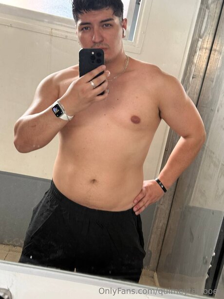 Naken lekkede OnlyFans-bilde av Quimeytattooer
