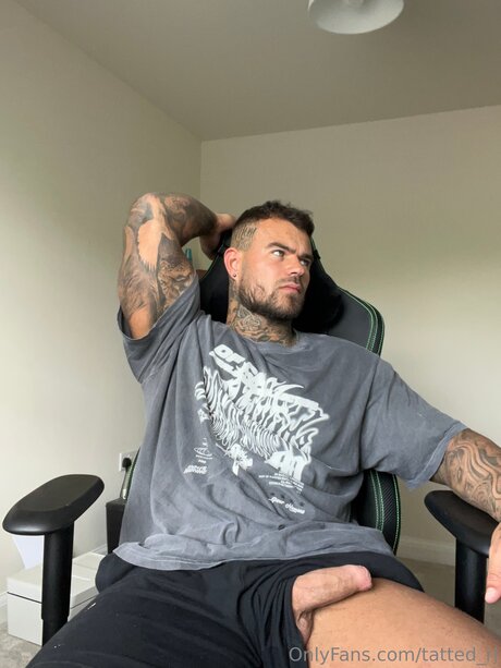 Naken lekkede OnlyFans-bilde av Randyspage