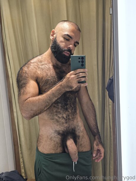 Naakte gelekte OnlyFans-foto van Hunghairygod