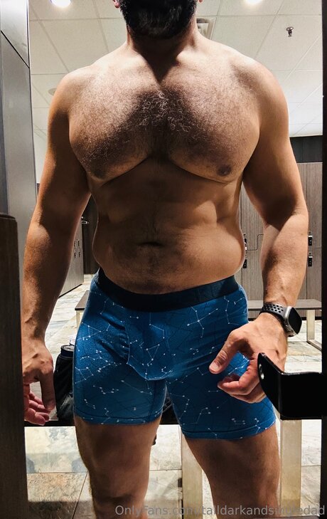 Naken lekkede OnlyFans-bilde av Talldarkandsingledad