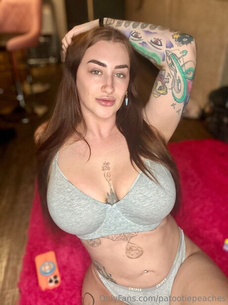 Naken lekkede OnlyFans-bilde av Patootiepeaches
