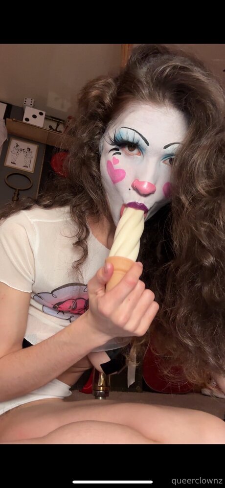 Naken lekkede OnlyFans-bilde av Queerclownzfree