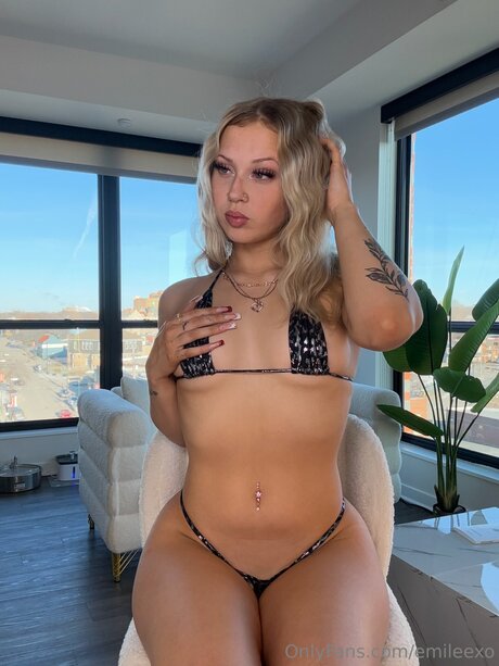 Naken lekkede OnlyFans-bilde av Emileexo